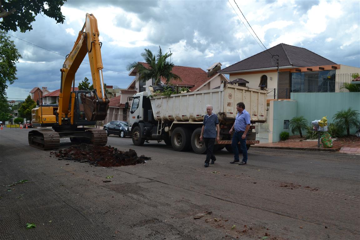 Rua Tiradentes recebe melhorias